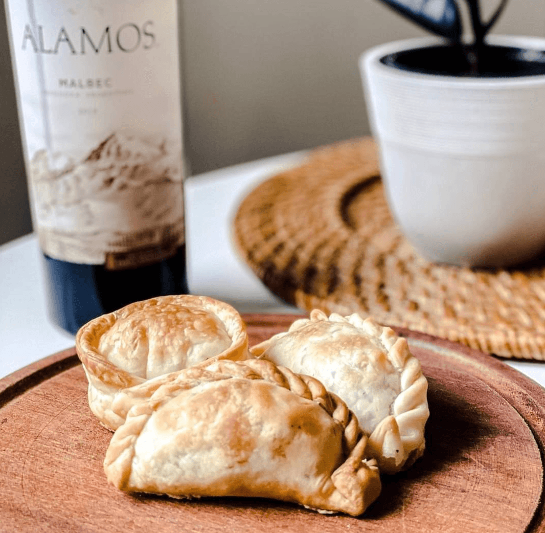 empanadas argentinas con vino en Plasencia